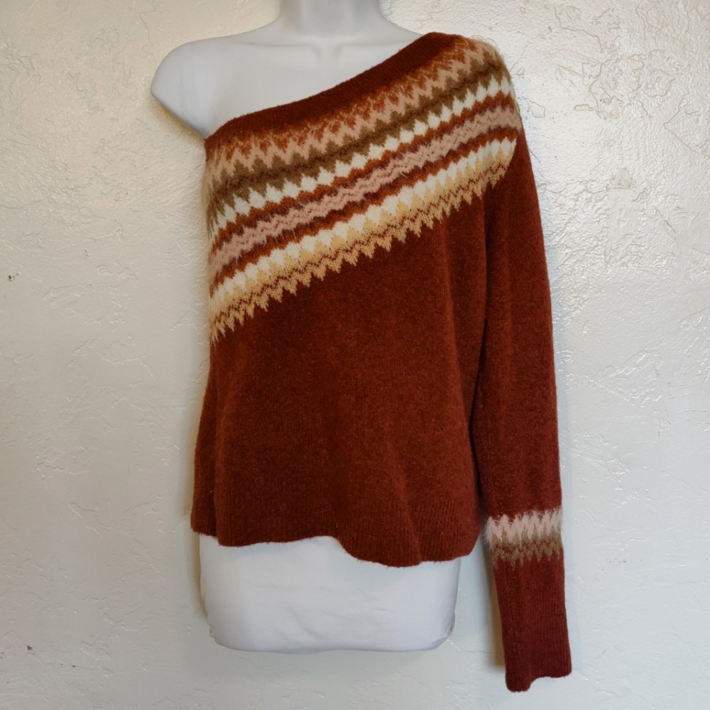 Anthropologie no shoulder sweater. Size M